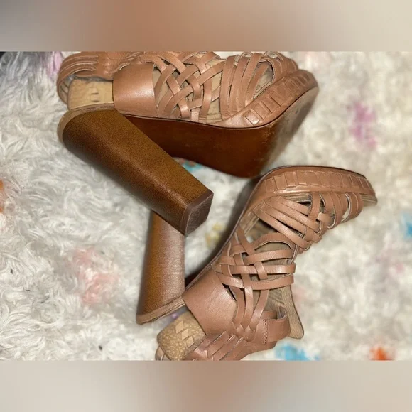 Naughty Monkey Woven Leather Heels - Picture 5 of 9